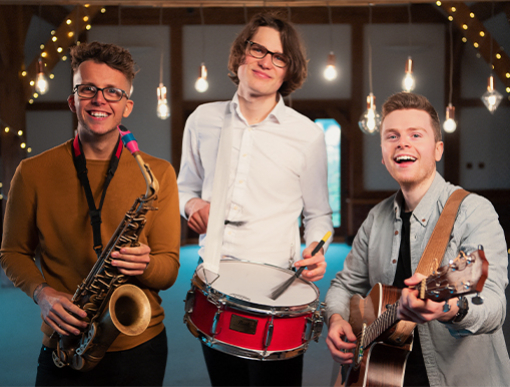 The Best Wedding & Party Bands in Manchester - The Roaming Tones