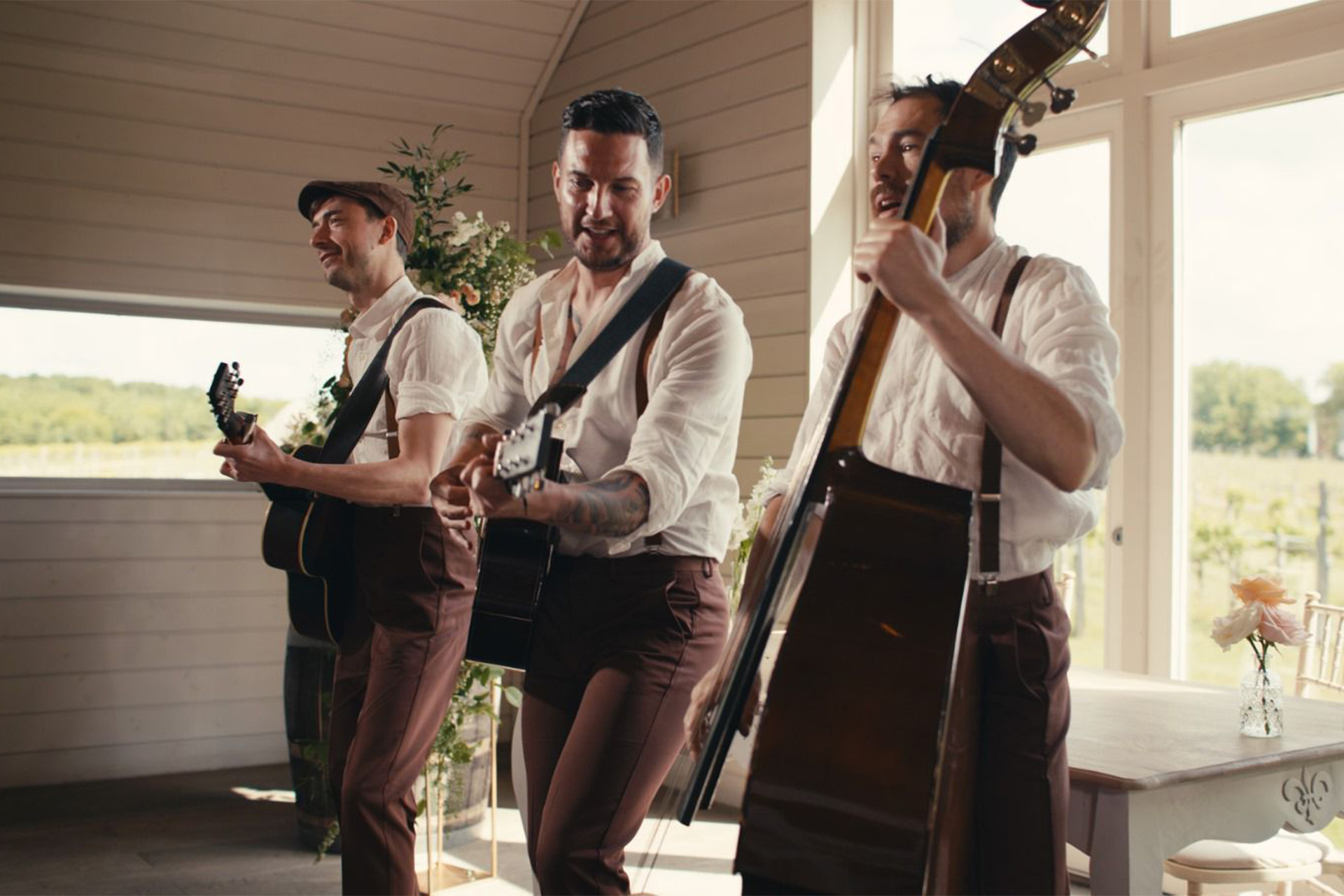 Why Booking A Roaming Band Is The Right Choice For Your Corporate Event